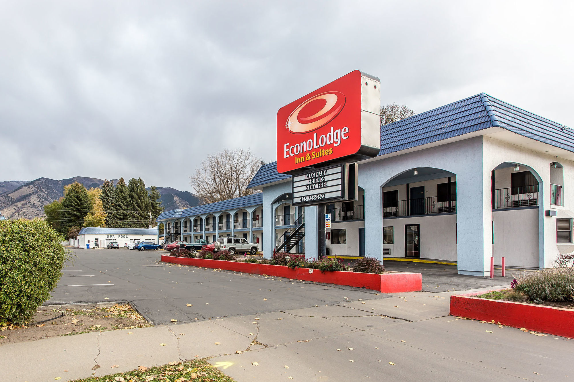 Econo Lodge Inn & Suites Лоґан Екстер'єр фото