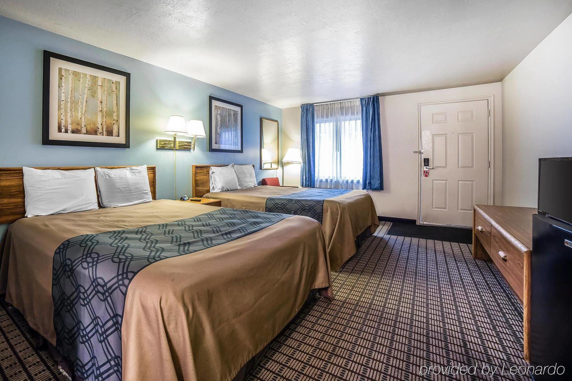 Econo Lodge Inn & Suites Лоґан Екстер'єр фото