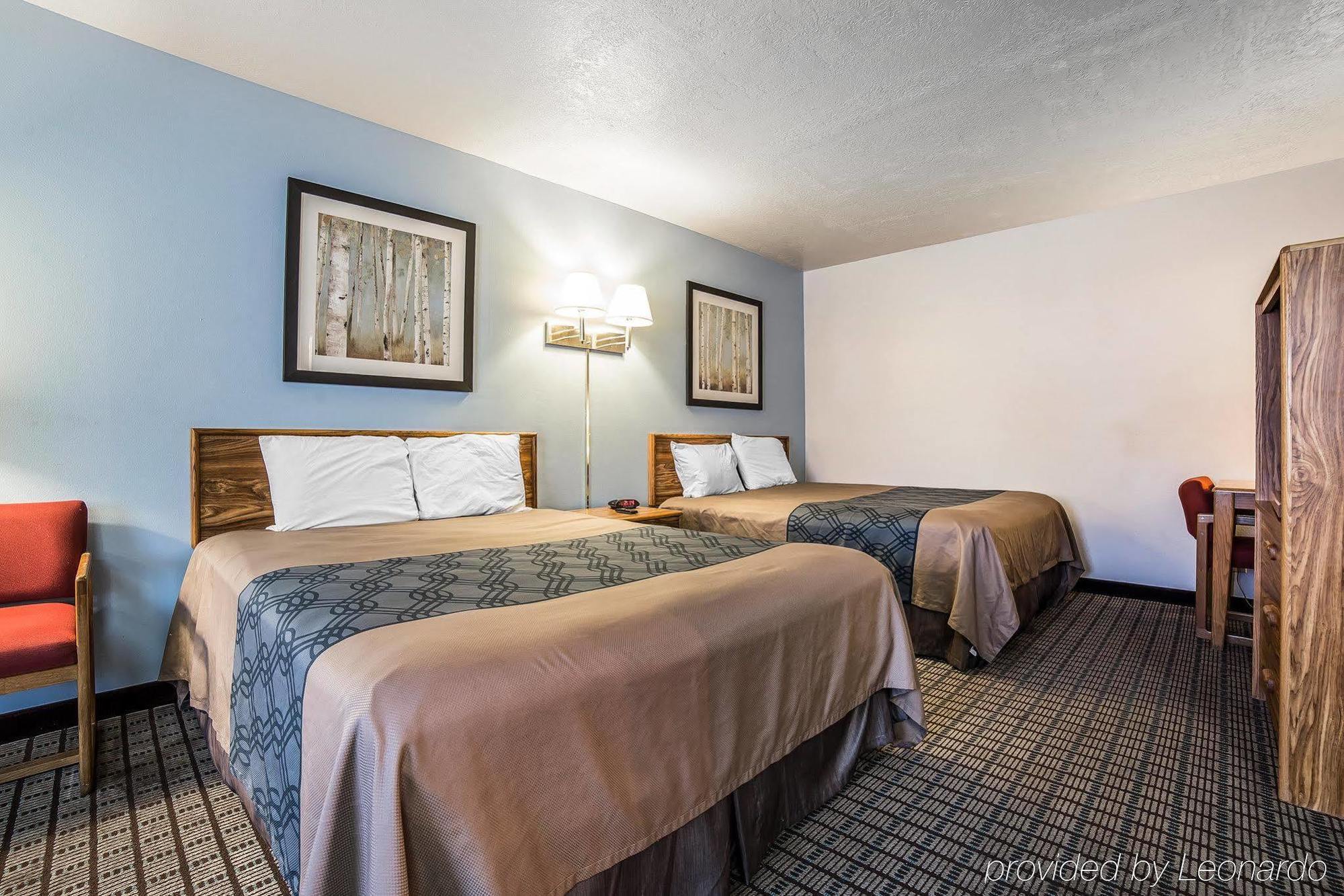 Econo Lodge Inn & Suites Лоґан Екстер'єр фото