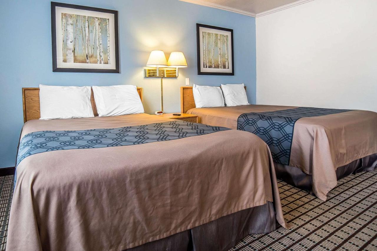 Econo Lodge Inn & Suites Лоґан Екстер'єр фото